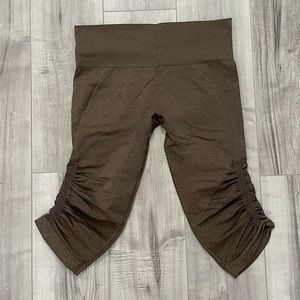 Lululemon Capri leggings with scrunched detailing